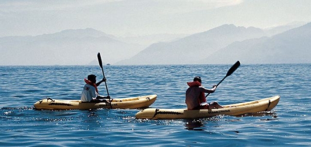 Kayak libre en el mar
